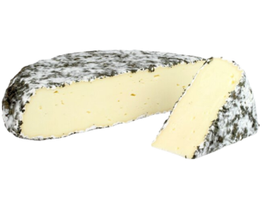 KI generiert: Ein Stück Weichkäse mit dunkler Rinde, ein kleines Stück ist abgeschnitten.