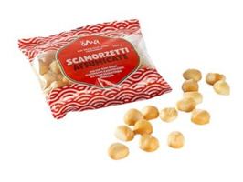 KI generiert: Eine Packung Scamorzetti-Käse mit ausgebreiteten Käsebällchen. Text: "SCAMORZETTI AFFUMICATE".