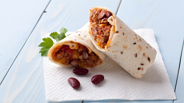 Rezeptbild für Wraps mit gerösteten Bohnen, Rotkraut und Avocado-Creme