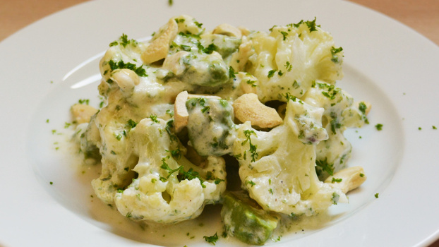 Rezeptbild für Blumenkohl-Avocado-Salat mit Cashews