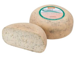 KI generiert: Ein Laib Käse mit Kräutern, teilhalber aufgeschnitten. Das Etikett zeigt: "Wildkräuter".