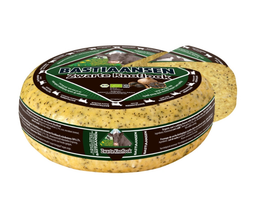 KI generiert: Das Bild zeigt ein großes Käsestück mit einem herausgeschnittenen Teil, wodurch die gelbliche Innenstruktur sichtbar wird. Der Hauptinhalt des Bildes ist der Käse.