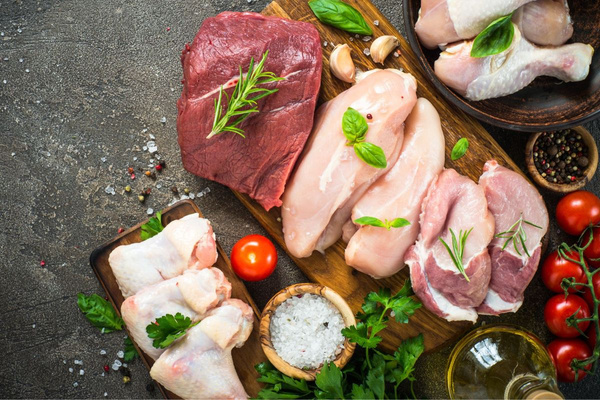 KI generiert: Das Bild bewirbt das 30-jährige Jubiläum eines Unternehmens und bietet die Chance, 30 Mal 3 Gewürzmischungen zu gewinnen. Es zeigt zudem eine Speise als Anregung, mit den bereitgestellten Rezepten zu kochen.