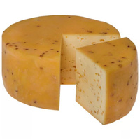 KI generiert: Ein ganzer Laib Käse mit einem herausgeschnittenen Stück.