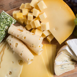 Produktfoto zu Hier geht's zum Käse - frisch vom Laib