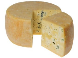 KI generiert: Ein runder Laib Käse mit einem herausgeschnittenen Stück, das blaue Schimmeladern zeigt.