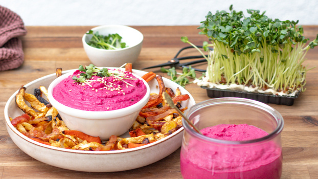 Rezeptbild für Rote-Bete-Hummus mit Wurzelgemüse-Pommes
