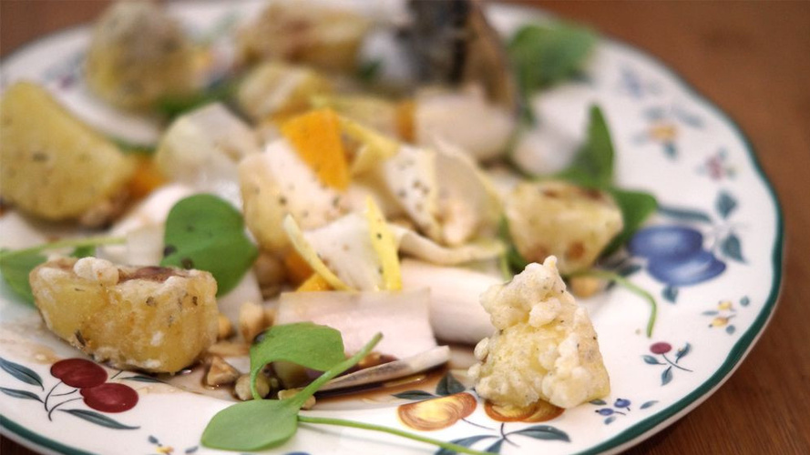 Rezeptbild für Kartoffeln geröstet mit Chicorée & Feldsalat an Honig-Balsamico-Dressing