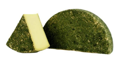 KI generiert: Halber Laib und ein Stück grüner Käse, umhüllt mit Kräutern.