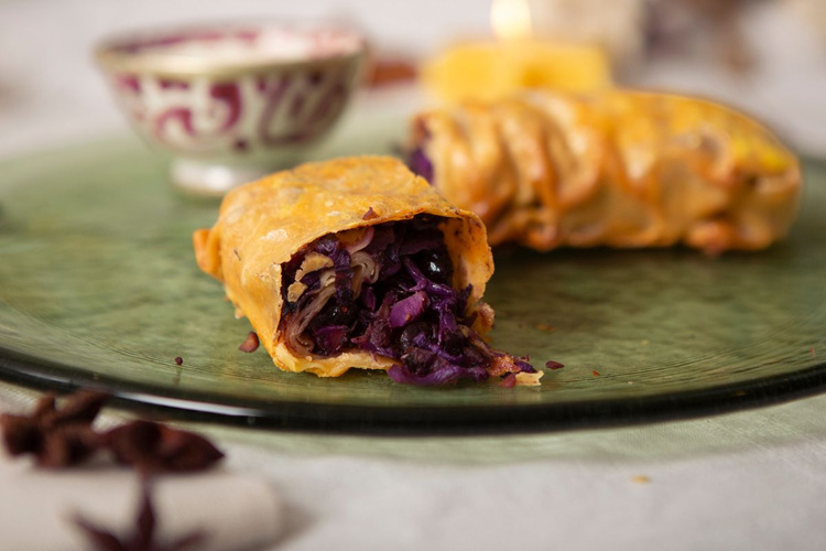 Rezeptbild für Rotkohlstrudel mit Cranberries und Maronen