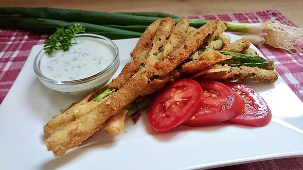 Rezeptbild für Frittierte Bundzwiebeln mit Sauerrahm-Dip