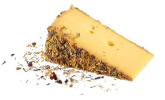 KI generiert: Ein Stück Käse mit einem Kräuterrand, teilweise zerstreut.