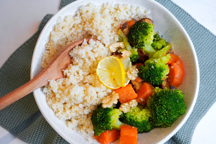 Rezeptbild für Blumenkohlreis-Bowl