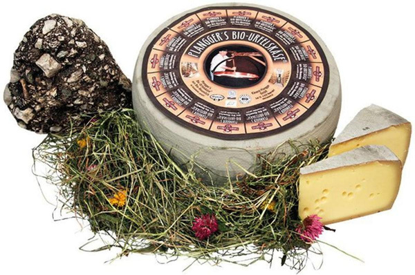 Produktfoto zu Rässkäse mit Steinsalzkruste