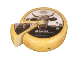 KI generiert: Auf dem Bild sind zwei Käselaibe abgebildet, einer ganz und der andere aufgeschnitten. Beide tragen ein Etikett mit der Aufschrift "Gouda".