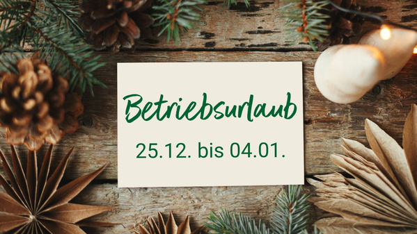 KI generiert: Eine Karte mit "Betriebsurlaub 25.12. bis 04.01." umgeben von Tannenzweigen und Dekoration.