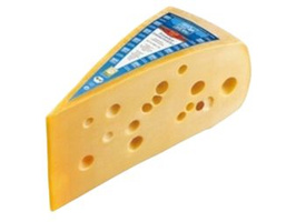 KI generiert: Das Bild zeigt ein großes Käsestück mit einem herausgeschnittenen Teil, wodurch die gelbliche Innenstruktur sichtbar wird. Der Hauptinhalt des Bildes ist der Käse.