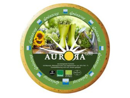 KI generiert: Auf dem Bild sind zwei Käselaibe abgebildet, einer ganz und der andere aufgeschnitten. Beide tragen ein Etikett mit der Aufschrift "Gouda".