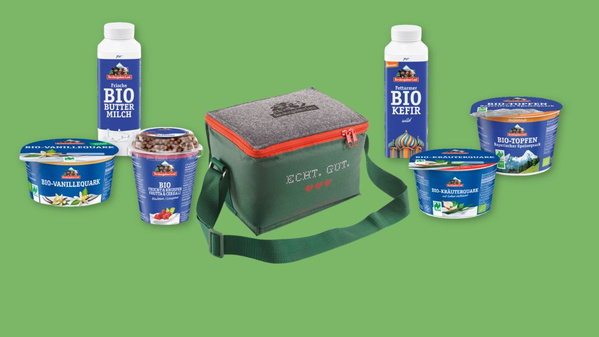 KI generiert: Eine Auswahl an Bio-Molkereiprodukten und eine grüne Tasche mit der Aufschrift "ECHT. GUT.".