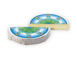 KI generiert: Auf dem Bild sind zwei Käselaibe abgebildet, einer ganz und der andere aufgeschnitten. Beide tragen ein Etikett mit der Aufschrift "Gouda".