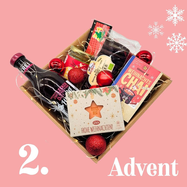 KI generiert: Geschenkbox mit Weihnachtsprodukten, Dekoration und der Aufschrift: "2. Advent".