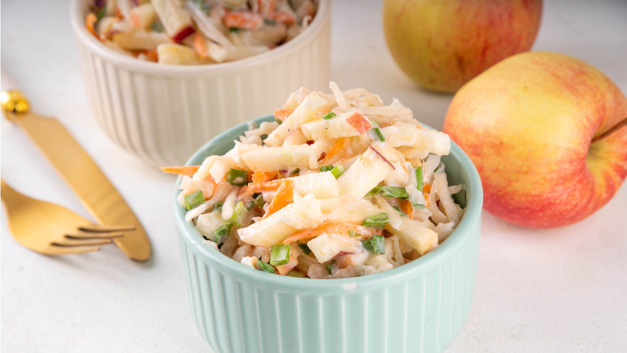 Rezeptbild für Spitzkohl-Slaw mit Äpfeln und Datteln