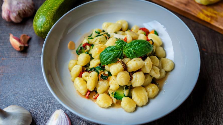 Rezeptbild für Gnocchi mit Zucchini-Mandelmus-Soße