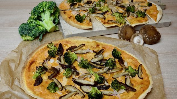 Rezeptbild für Flammkuchen mit Shiitake und Brokkoli